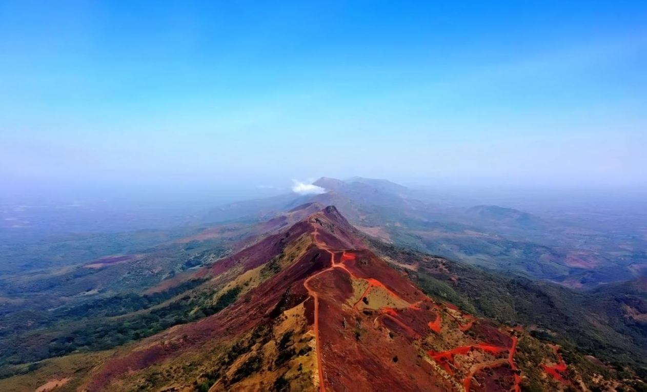 劉國中副總理將出席西芒杜鐵礦項目投產(chǎn)儀式，上月中國駐幾內(nèi)亞大使孫勇赴該項目現(xiàn)場考察